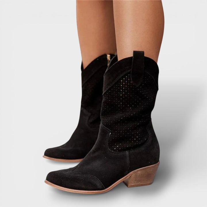 Botas cowboy beige de mujer con cremallera. Calzado western elegante y versátil para tu look de moda.
