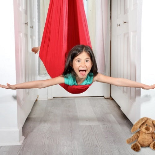 Recurso infantil: hamaca terapéutica que apoya la integración sensorial, calma y concentración en niños.