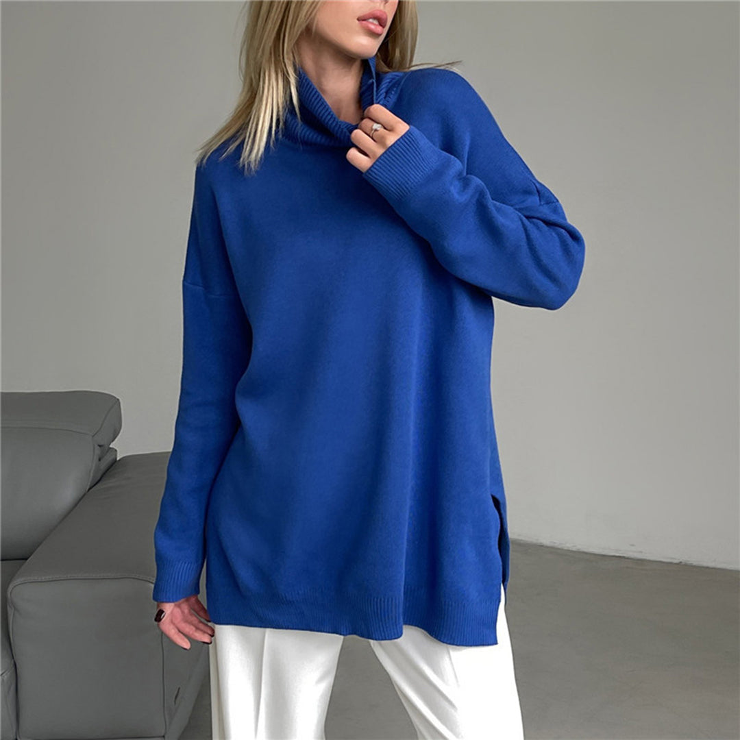 Suéter de moda: cuello alto con abertura, perfecto para un look sofisticado y chic.