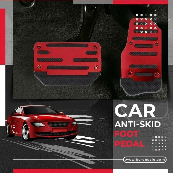 Detalle de pedales antideslizantes para coche, superficie de goma y metal para mayor agarre y seguridad.