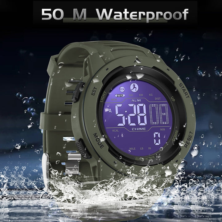 Reloj digital deportivo para hombre con podómetro, resistente al agua, perfecto para seguimiento de actividad física.