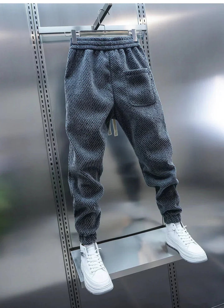 Pantalón casual hombre, corte moderno con cordón de ajuste. Tendencia urbana y streetwear, muy cómodo.