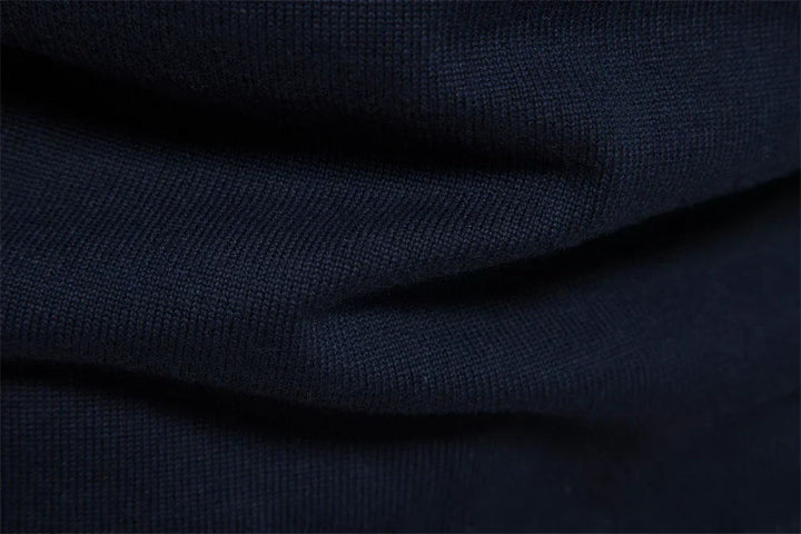 Suéter de hombre a rayas, punto suave, cremallera corta. Perfecto para un estilo casual y diario.
