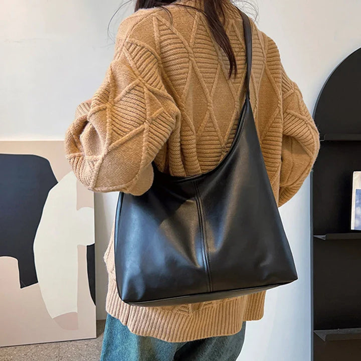 Bandolera chic para mujer, diseño minimalista y versátil, un accesorio de moda esencial para tu día a día.