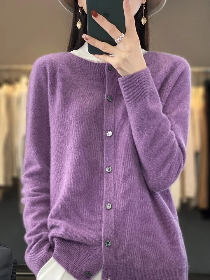 Cárdigan de mujer ligero, cuello redondo, ajuste estilizado. Ideal para primavera y otoño.