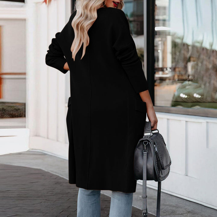 Cárdigan de punto abierto para mujer. Estilo elegante y cómodo, ideal para un look casual en otoño.