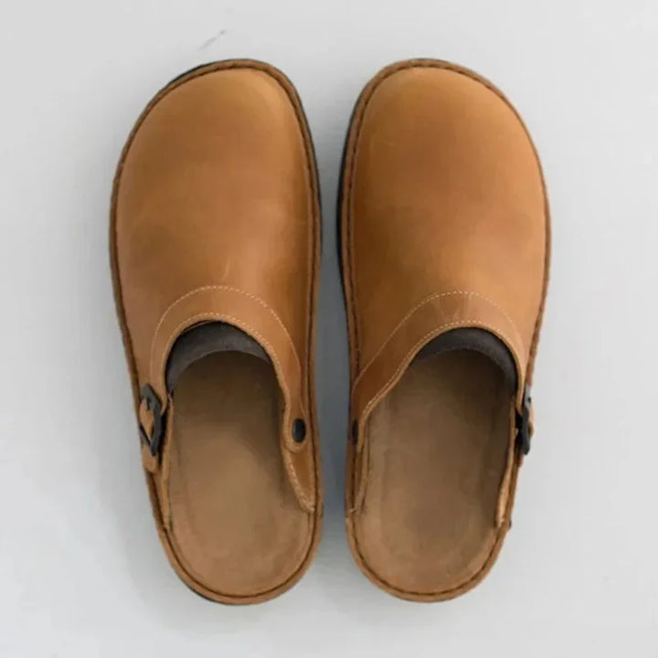 Zapatillas slip-on para hombre con diseño moderno. Calzado cómodo y elegante, ideal para un estilo casual diario.