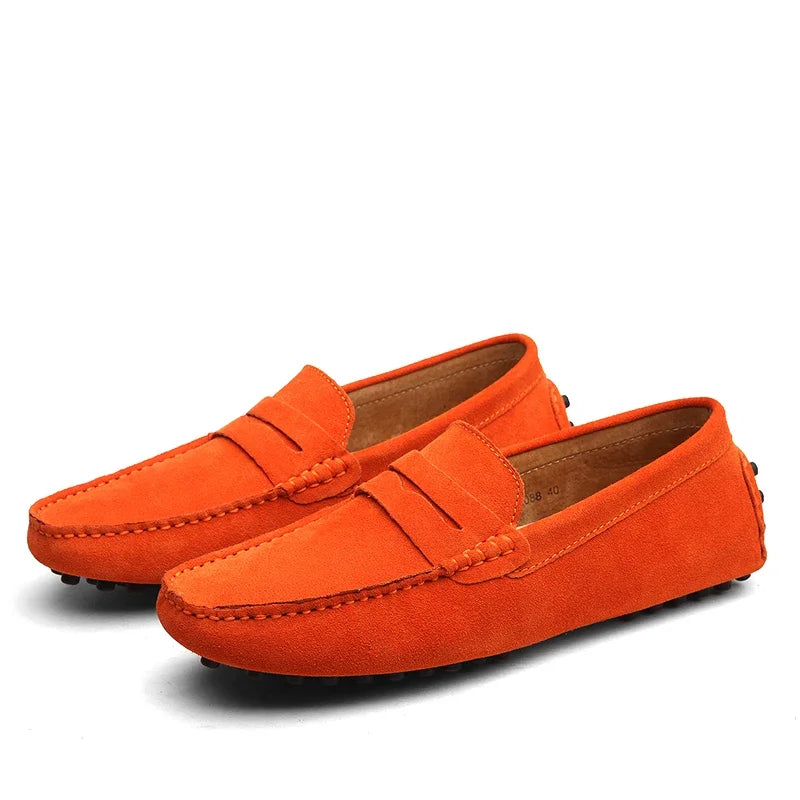 Mocasines de ante para hombre, zapatos que aportan sofisticación casual.