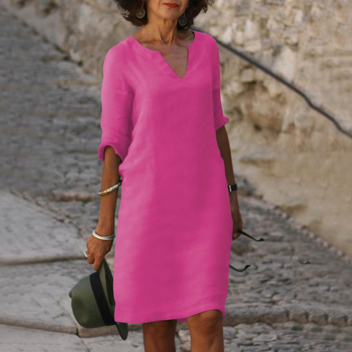 Moda femenina: vestido de verano elegante estilo Iris, tendencia actual para un look fresco.