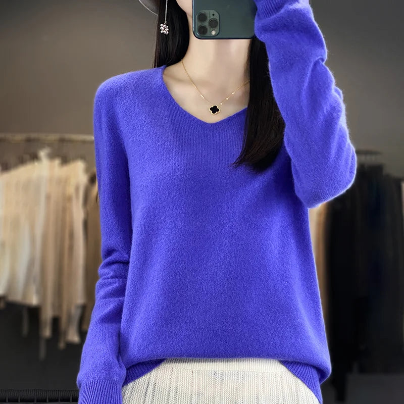 Suéter elegante para mujer, cuello V, tejido suave, ideal para looks de invierno.