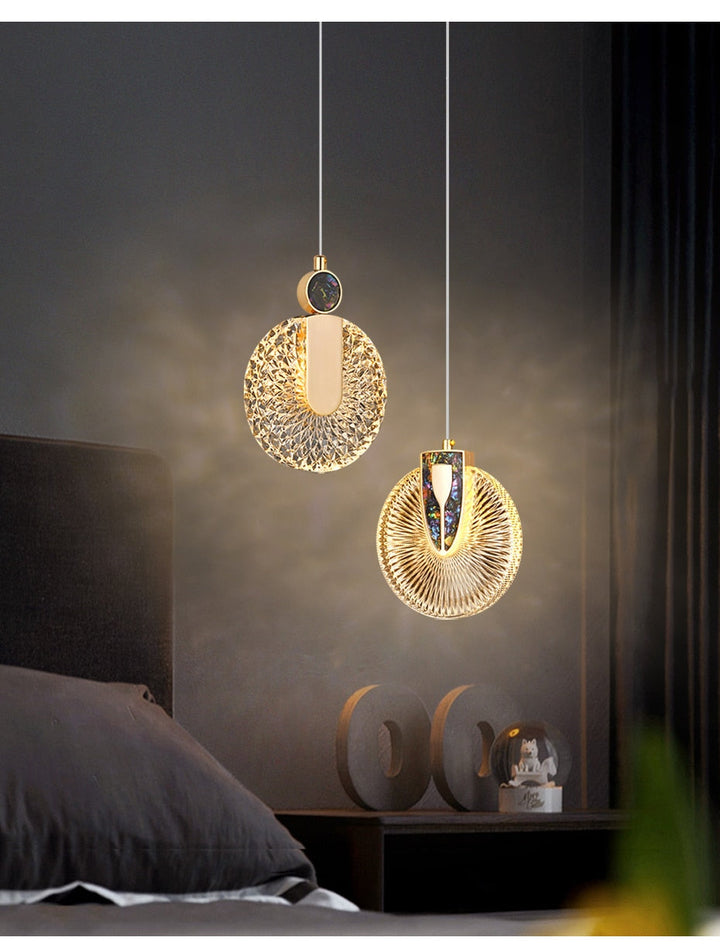 Lámpara colgante LED de cristal dorado, estilo redondo para iluminación del hogar.