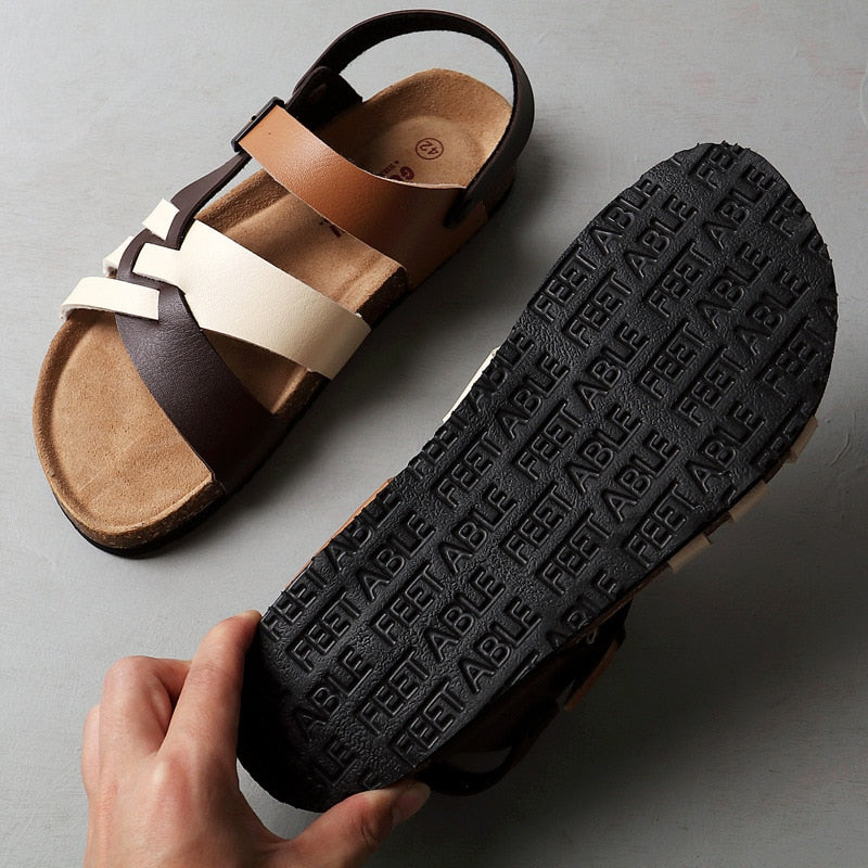 Sandalias casuales de hombre para verano. Diseño ajustable, perfectas para paseos, playa o vacaciones cómodas.