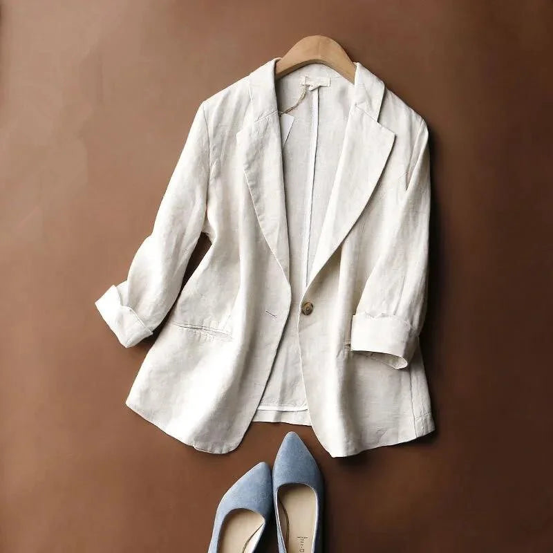 Blazer elegante de mujer, estilo relajado y versátil. Chaqueta chic ideal para ropa de oficina.