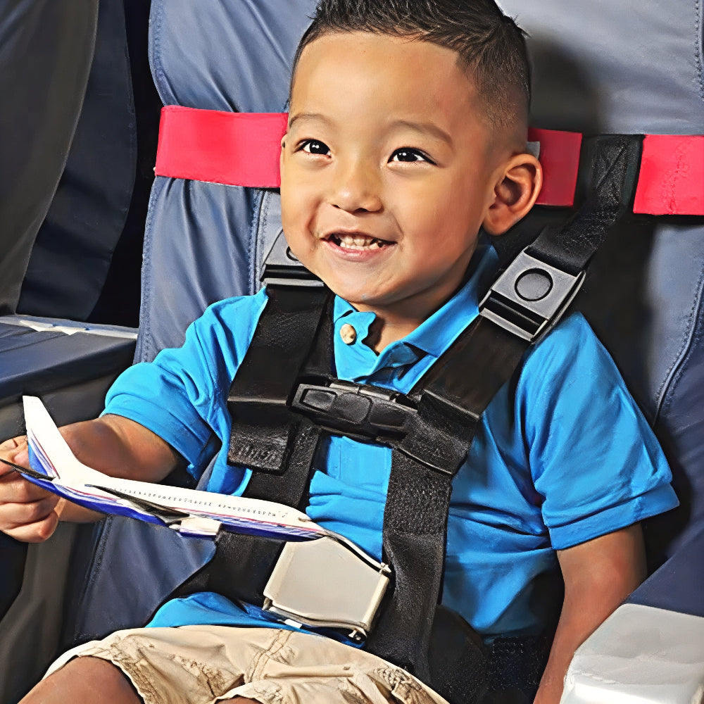 Arnés de seguridad infantil ajustable para niños en asiento de avión. Protección y comodidad para vuelos familiares.
