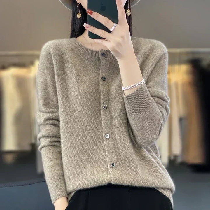Cárdigan de mujer super cómodo, estilo holgado con cuello redondo, ideal para relajarse.