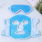 Azul con máscara para los ojos