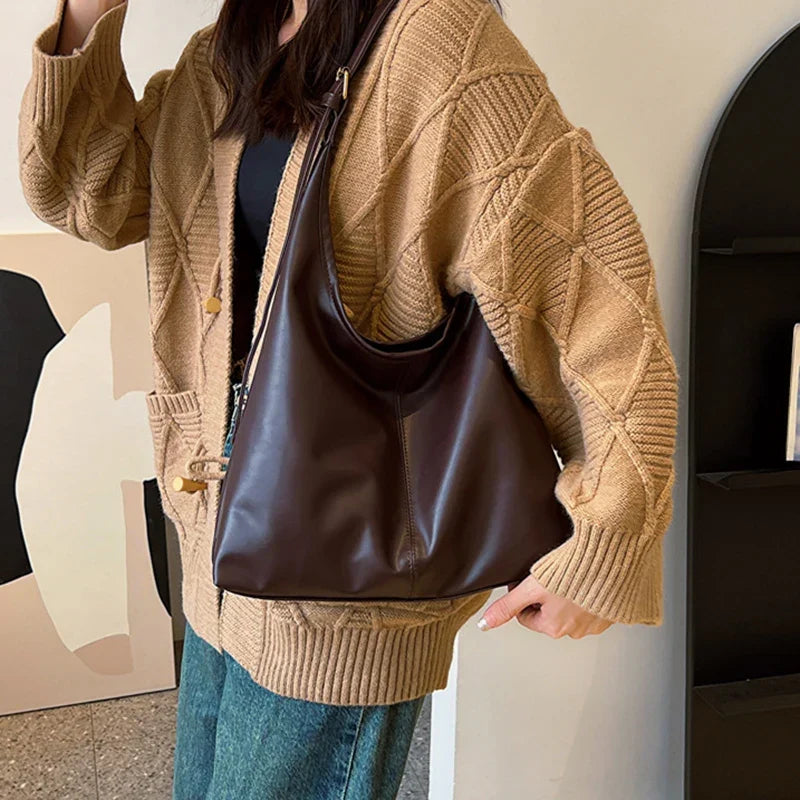 Bolso pequeño de cuero sintético, elegante y versátil para mujer, perfecto como accesorio de moda diario.