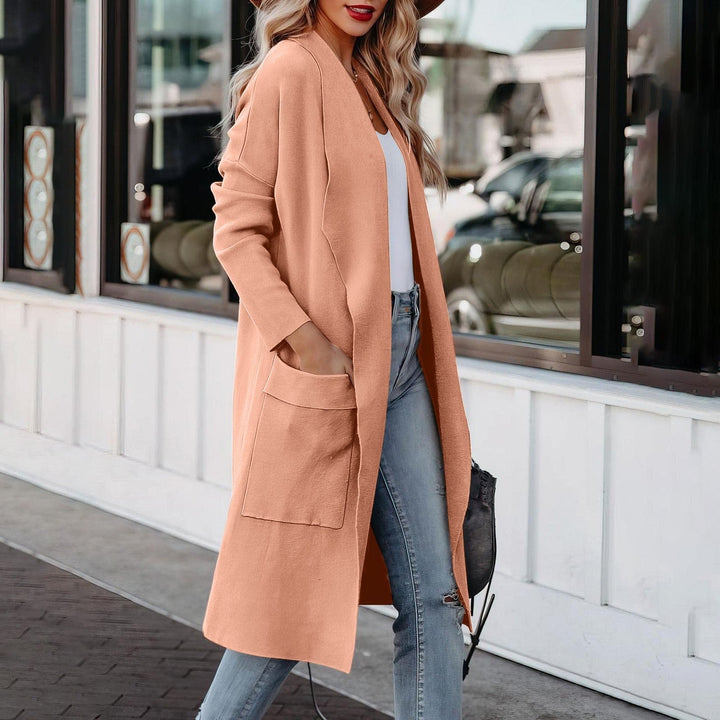 Chaqueta de punto de mujer para capas. Prenda elegante y cómoda, ideal para la moda de otoño e invierno.