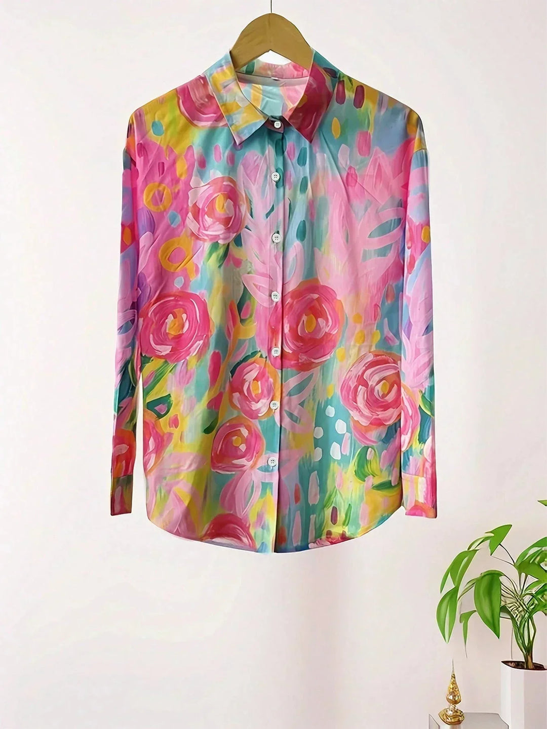 Estilo casual elegante: Blusa floral de mujer, estampado vibrante, tela ligera y fresca para primavera y verano.