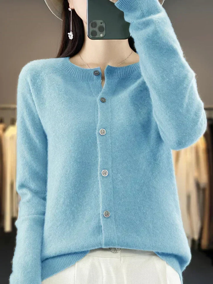 Cárdigan de mujer con cuello redondo y botones, diseño elegante, perfecto para invierno.