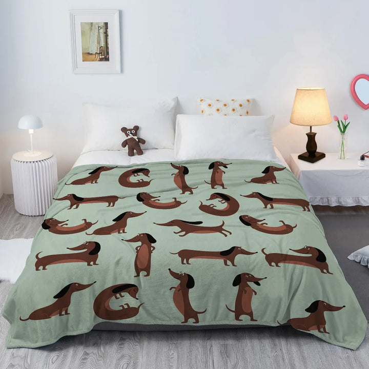 Manta de franela suave y cálida con diseño de perro teckel, perfecta para decoración del hogar y mascotas en el sofá.