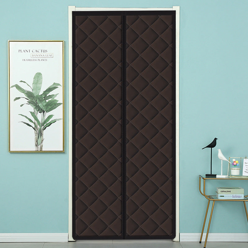 Protege tu hogar del frío con esta cortina magnética de aislamiento térmico para puerta. Ahorro energético garantizado.