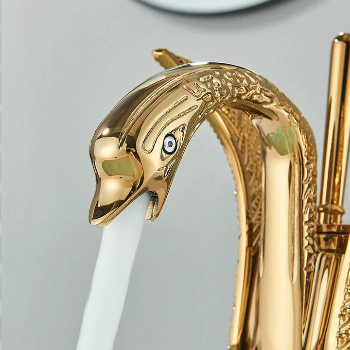 Grifo monomando de lavabo cromado, diseño contemporáneo y elegante para baños. Grifería de agua un solo agujero.