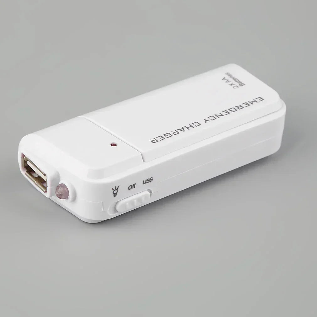 Cargador de emergencia para smartphone con pilas AA. Accesorio electrónico universal, indispensable para tu móvil.
