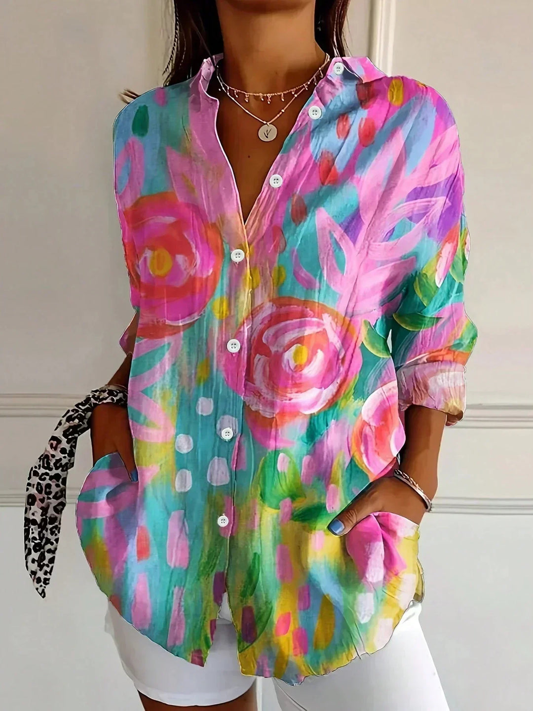 Blusa floral mujer casual elegante, estampado vibrante, tejido ligero y fresco, ideal para primavera/verano.
