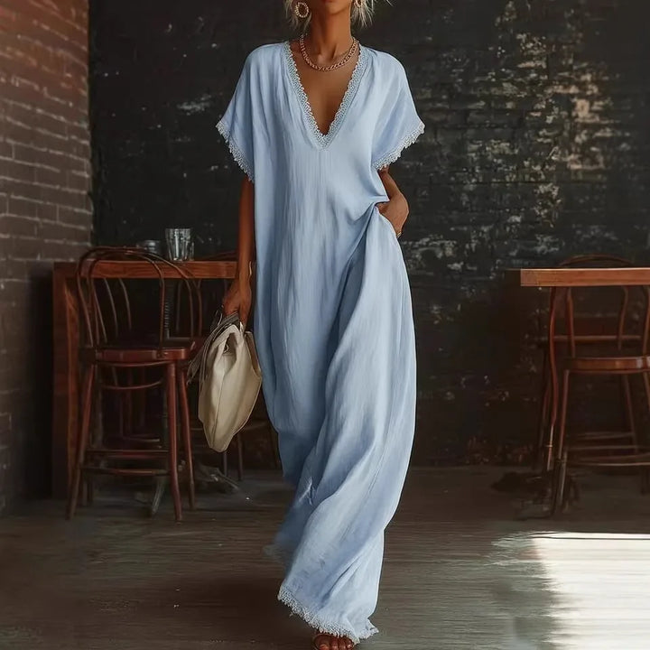 Vestido fluido largo de poliéster con delicado encaje. Escote V, perfecto para un verano femenino y cómodo.