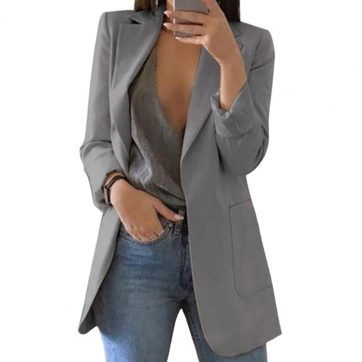 Moderna blazer entallada de mujer, ideal para la oficina o un look casual chic. Estilo versátil.