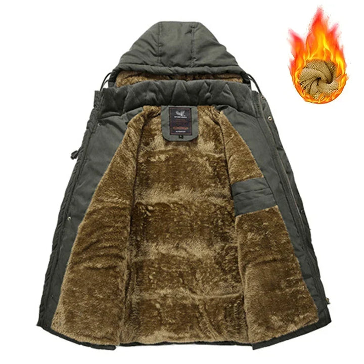 Chaqueta para senderismo táctica de hombre con capucha y bolsillos. Indispensable para tus aventuras en invierno.