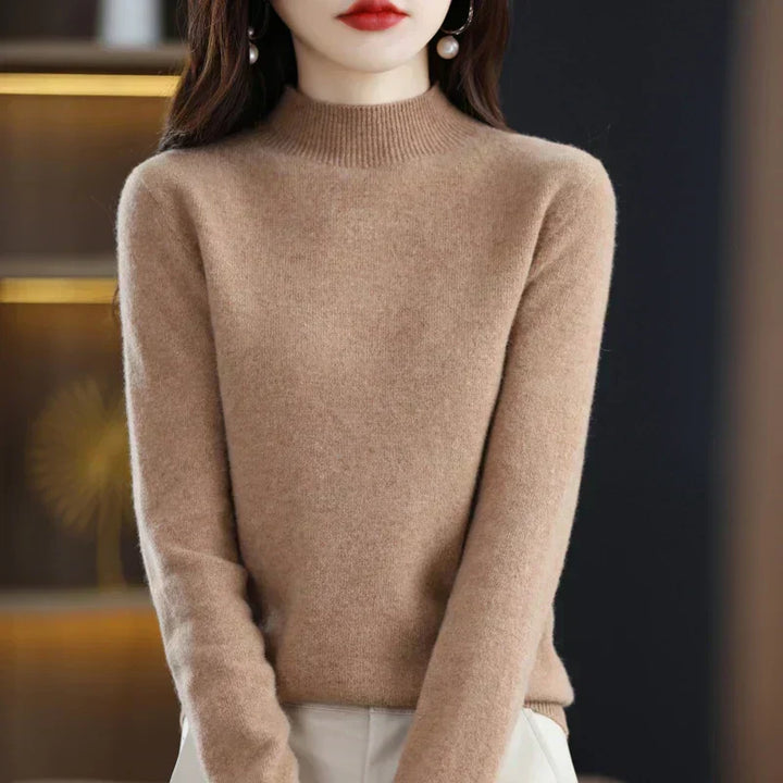Mujer luciendo suéter de punto suave, estilo casual y elegante, ideal para invierno.