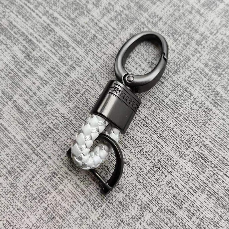Llavero trenzado elegante para llaves de coche, estilo y seguridad garantizados.