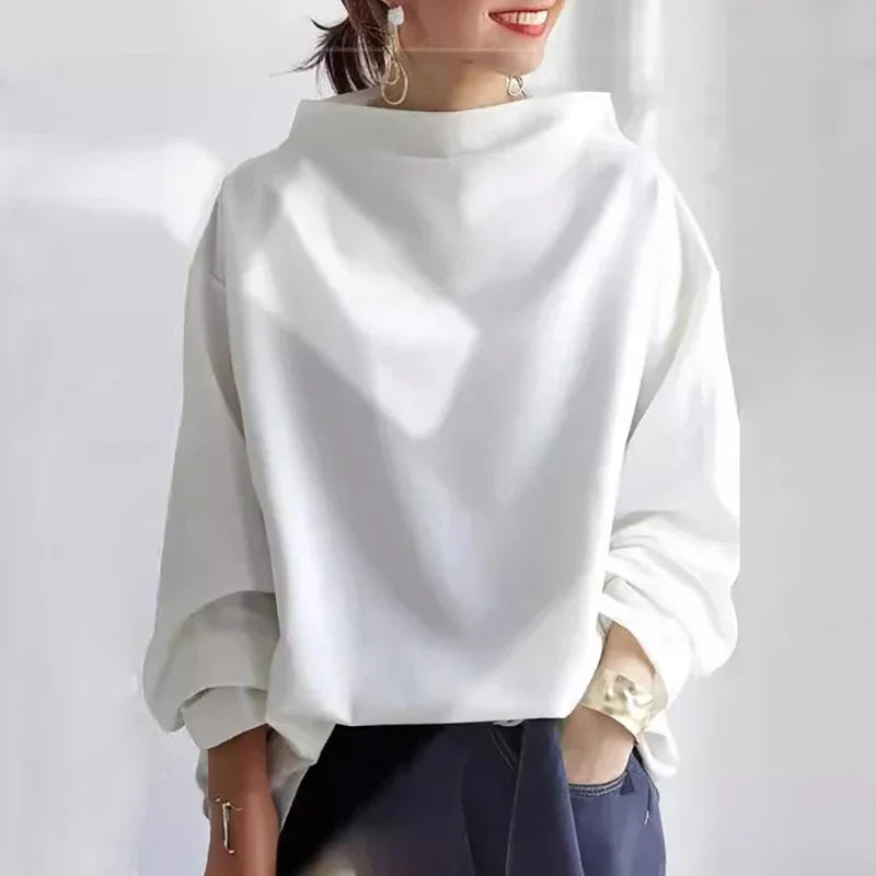 Suéter de mujer cálido con cuello alto y corte amplio, esencial versátil para looks de invierno. Elegante.