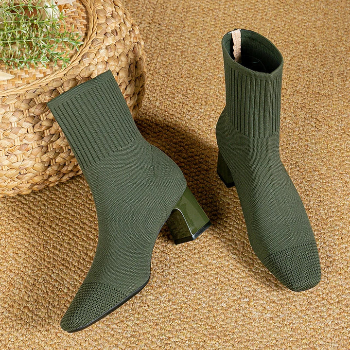 Calzado femenino LUCIA: botines elegantes y cómodos, ideales para moda otoño. Diseño tobillero con cremallera práctica.