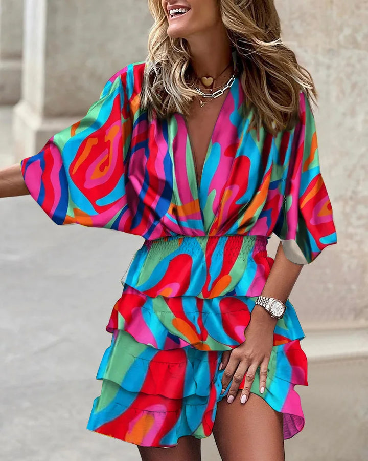 Vestido mini con volantes para mujer, estilo bohemio-chic. Estampado de verano multicolor, ropa casual y ligera.