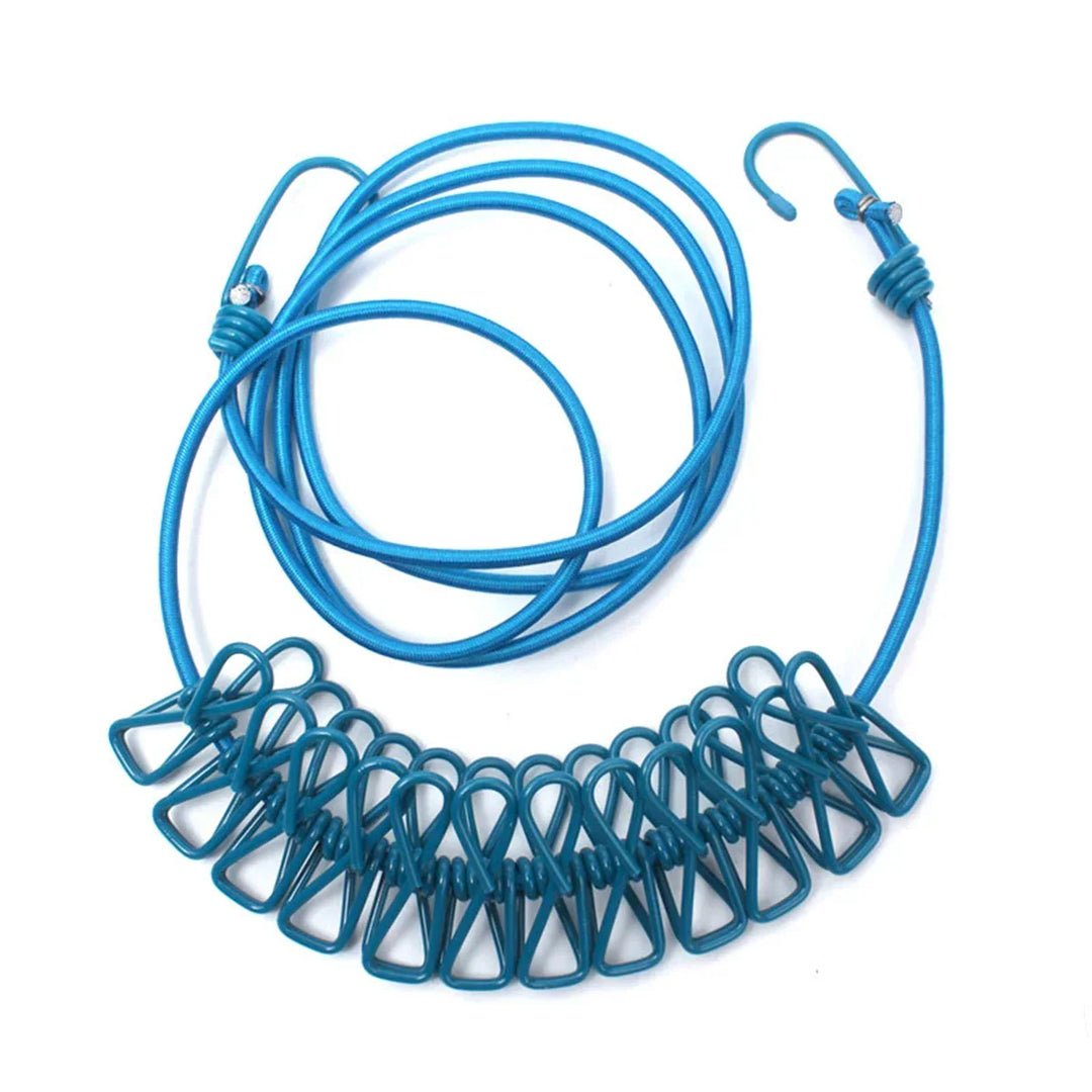 Cuerda de ropa elástica extendida, con prendas secándose al aire libre. Ideal para viaje y hogar.
