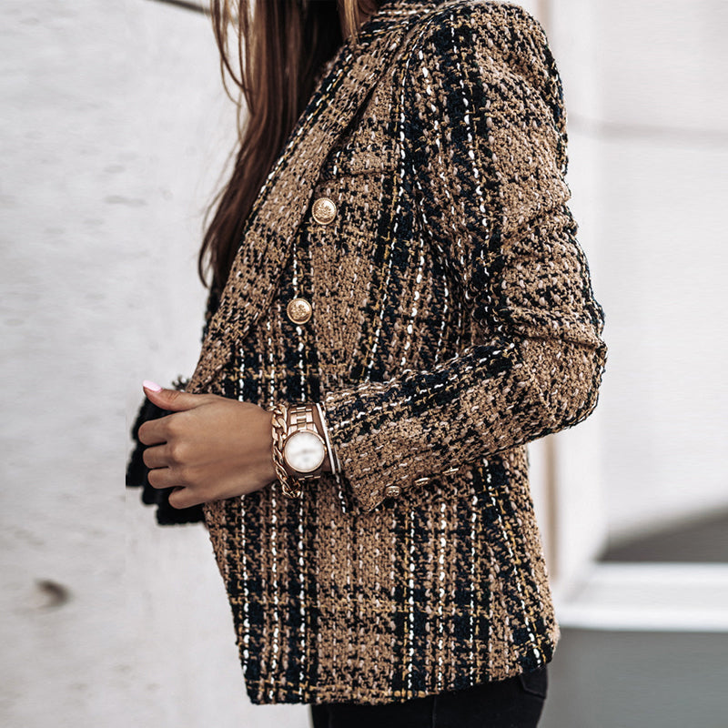 Chaqueta de punto de mujer con corte moderno y mangas largas. Ideal para un estilo cómodo y elegante este otoño.