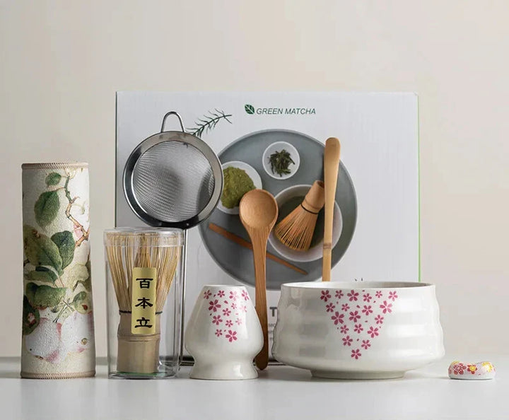 Juego de matcha de 8 piezas con cuenco cerámico floral sakura y accesorios de bambú, auténtica experiencia.