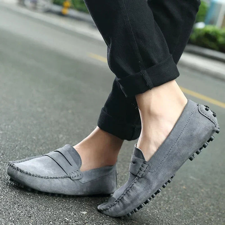 Ante suave en mocasines para hombre, comodidad y estilo sin igual.