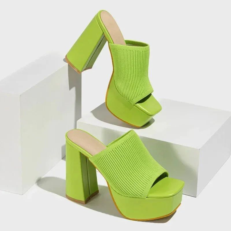 Sandalias mujer: tacón bloque y plataforma, calzado elegante para el verano y ocasiones chic.