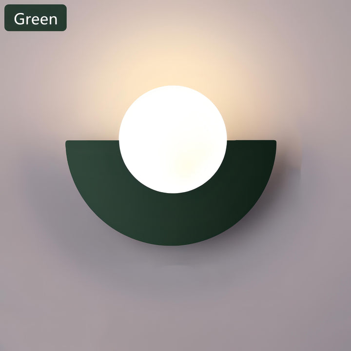 Aplique LED moderno de pared, ideal para iluminación de pasillos, salones o dormitorios.