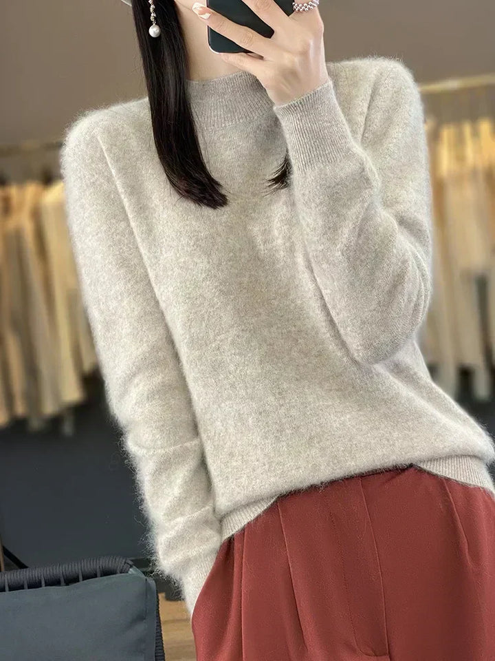 Jersey de mujer, confeccionado con material ultrasuave, ofrece comodidad y un toque de moda atemporal.