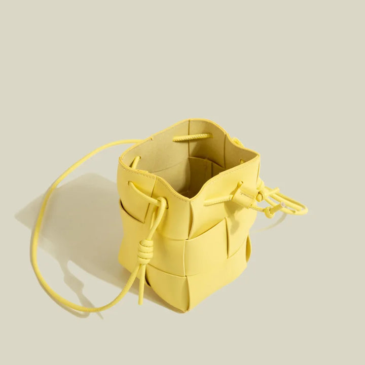 Bolso ANIKADEL de mujer, hombro estructurado, cuero sintético duradero, estilo sofisticado.