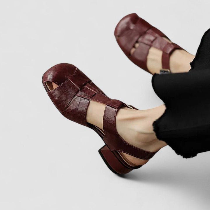 Zapatos clásicos Mary Jane para mujer, ortopédicos, ofreciendo estilo y soporte.