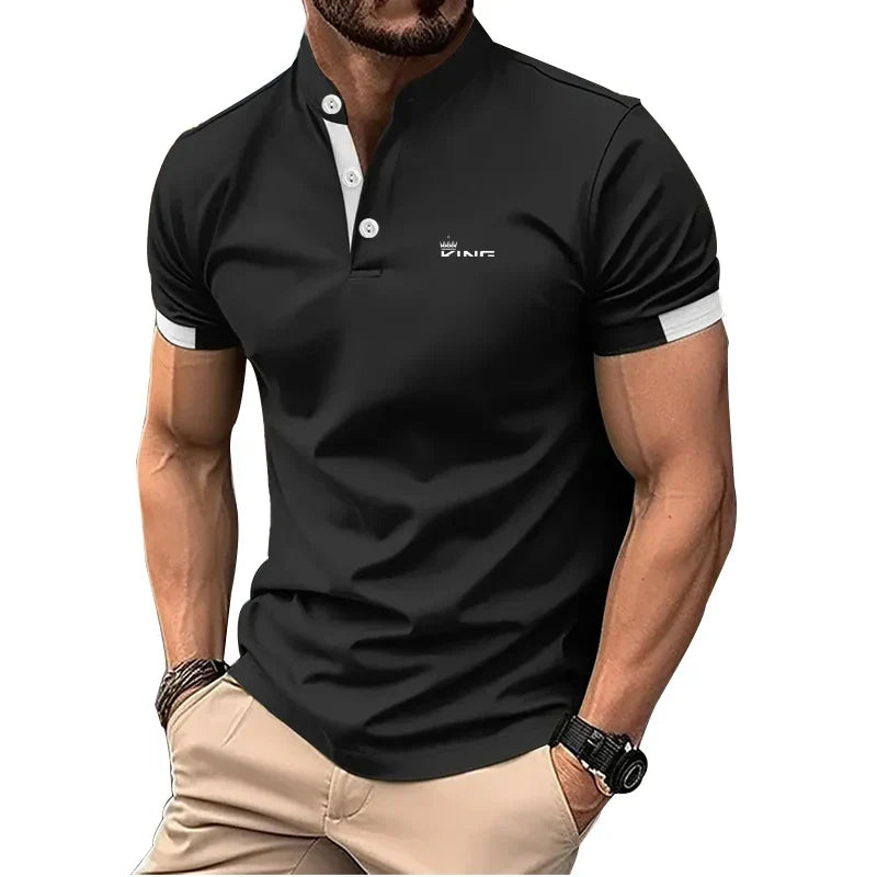 Primer plano de polo hombre cuello mao y botones, diseño elegante. Camisa casual de moda masculina moderna.