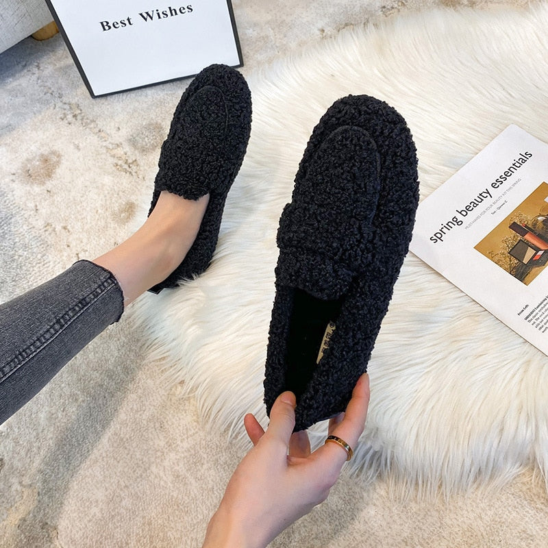 Calentitas pantuflas de descanso para mujer, con suela antideslizante, para comodidad absoluta en casa.