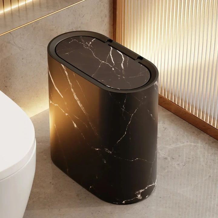 Cesto de basura compacto estilo mármol nórdico, ideal para baños, cocinas u oficinas pequeñas.