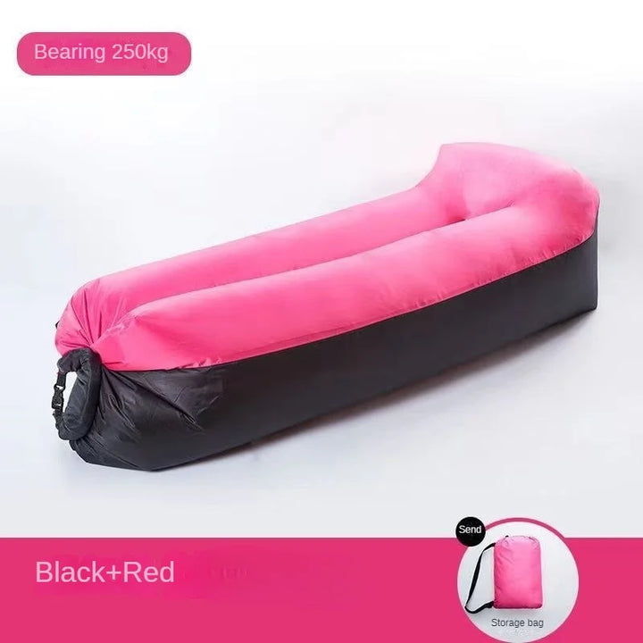 Sofá inflable resistente y ergonómico, ideal para un lounge cómodo en cualquier entorno exterior.